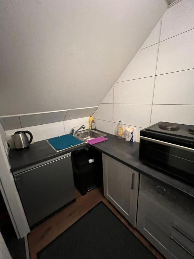 Adam'S Hostel - Self Check-In & Only Private Rooms Дюссельдорф Экстерьер фото
