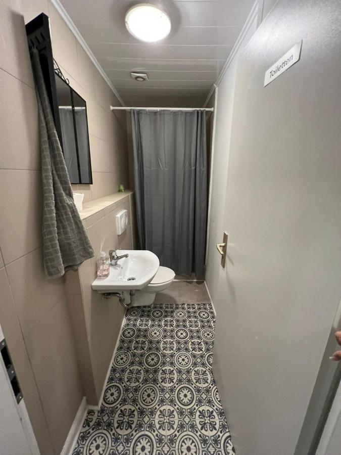 Adam'S Hostel - Self Check-In & Only Private Rooms Дюссельдорф Экстерьер фото