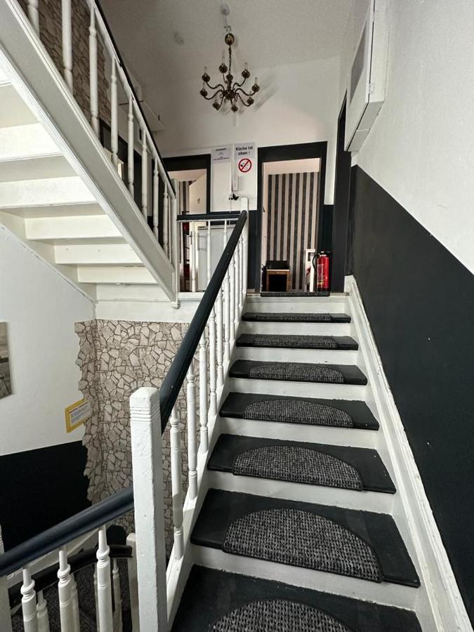 Adam'S Hostel - Self Check-In & Only Private Rooms Дюссельдорф Экстерьер фото