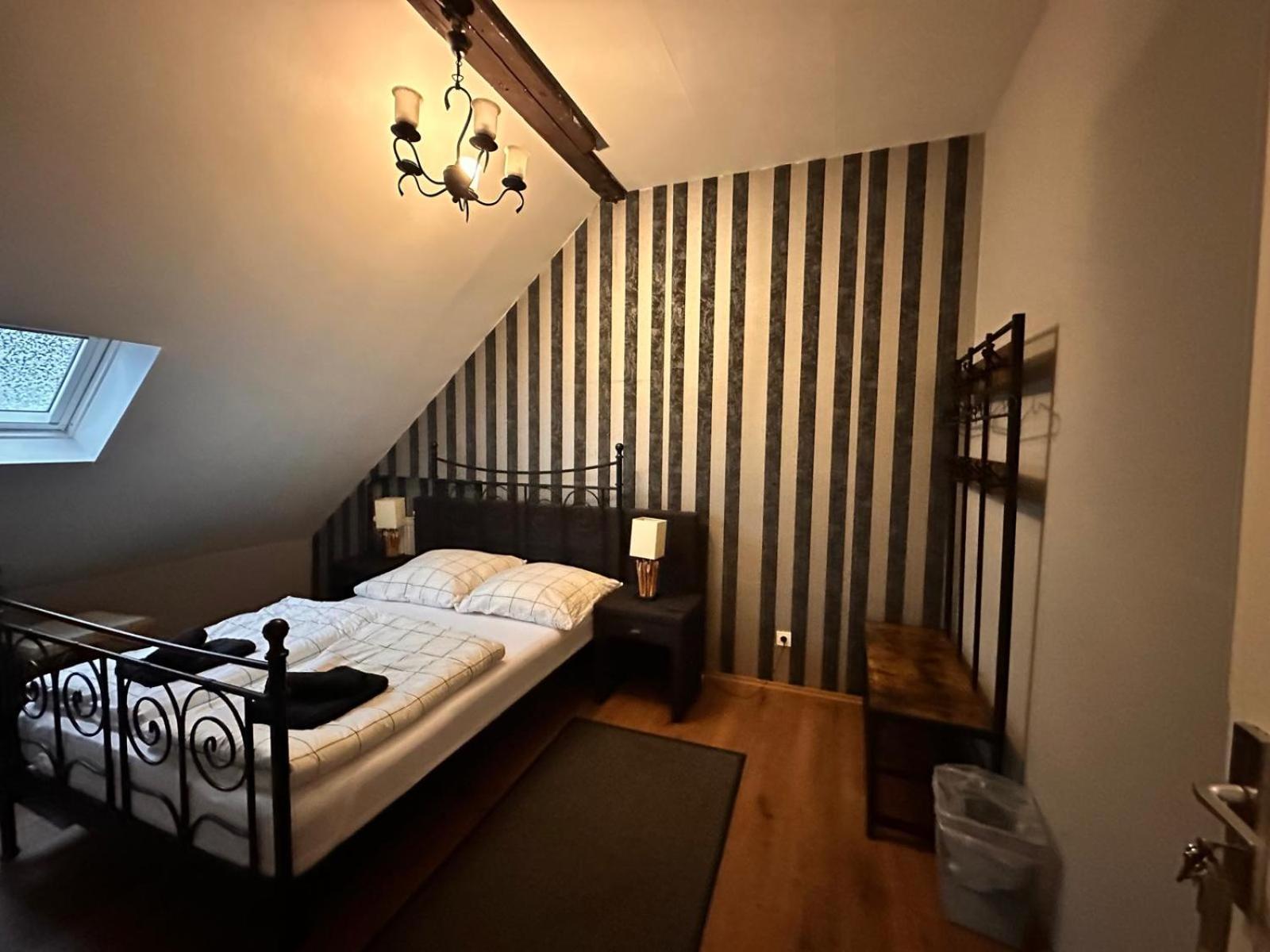 Adam'S Hostel - Self Check-In & Only Private Rooms Дюссельдорф Экстерьер фото